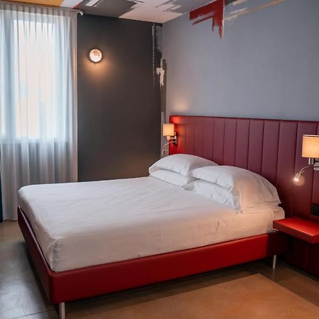 K Modern Hotel Peschiera del Garda Exteriör bild