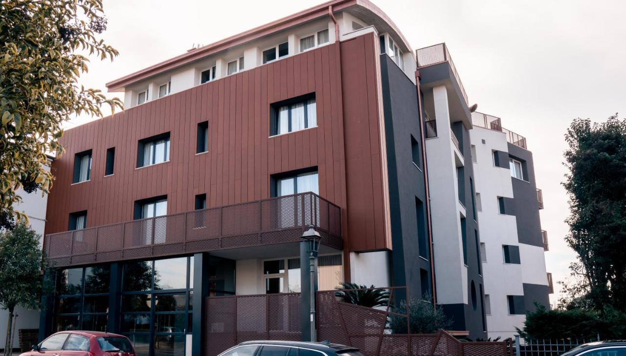 K Modern Hotel Peschiera del Garda Exteriör bild
