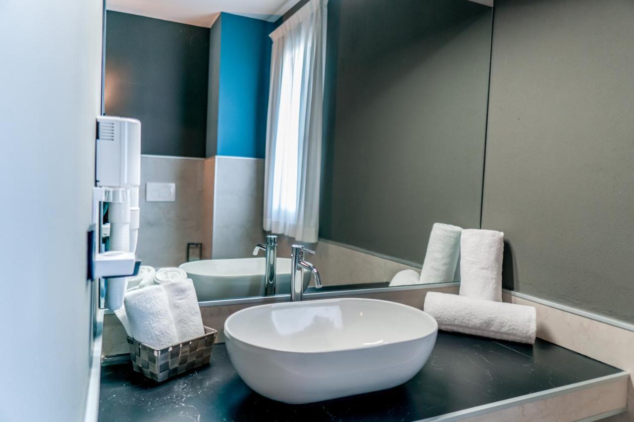 K Modern Hotel Peschiera del Garda Exteriör bild