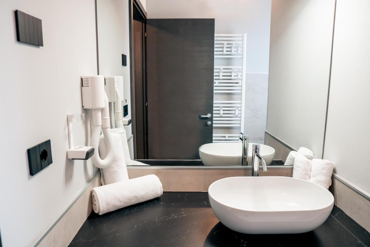 K Modern Hotel Peschiera del Garda Exteriör bild